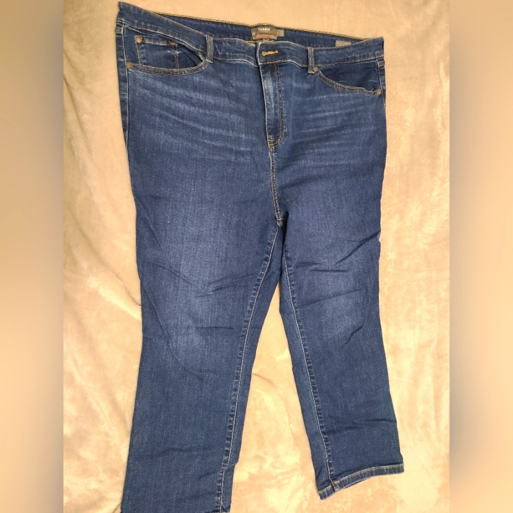 Torrid Crop MidFit Super Skinny. Sz 22